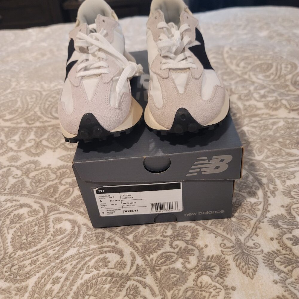 New Balance 327